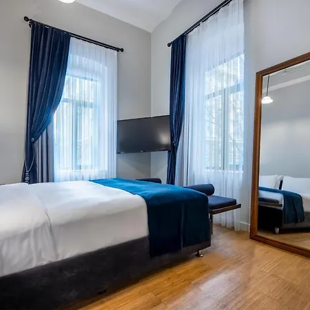 Decamondo Hotel apartamentowy 4*