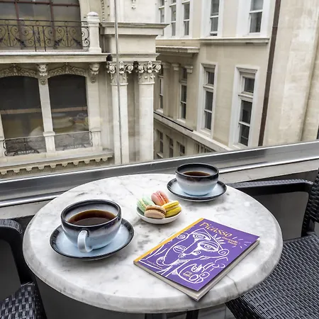 Decamondo Aparthotel 4*