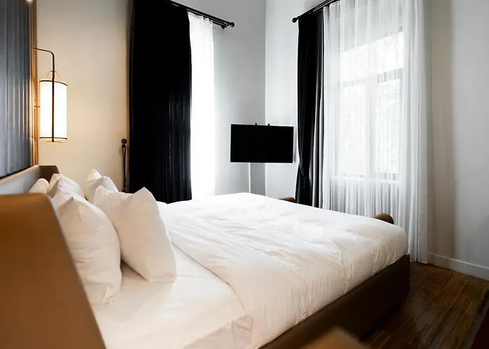 Decamondo Aparthotel 4*