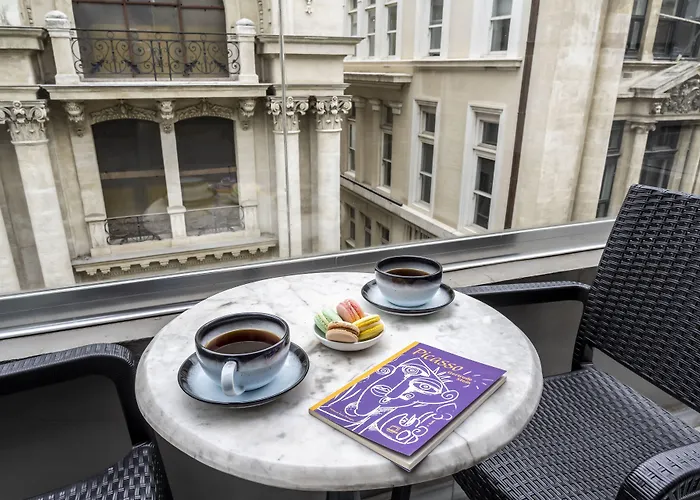 Decamondo Aparthotel 4*